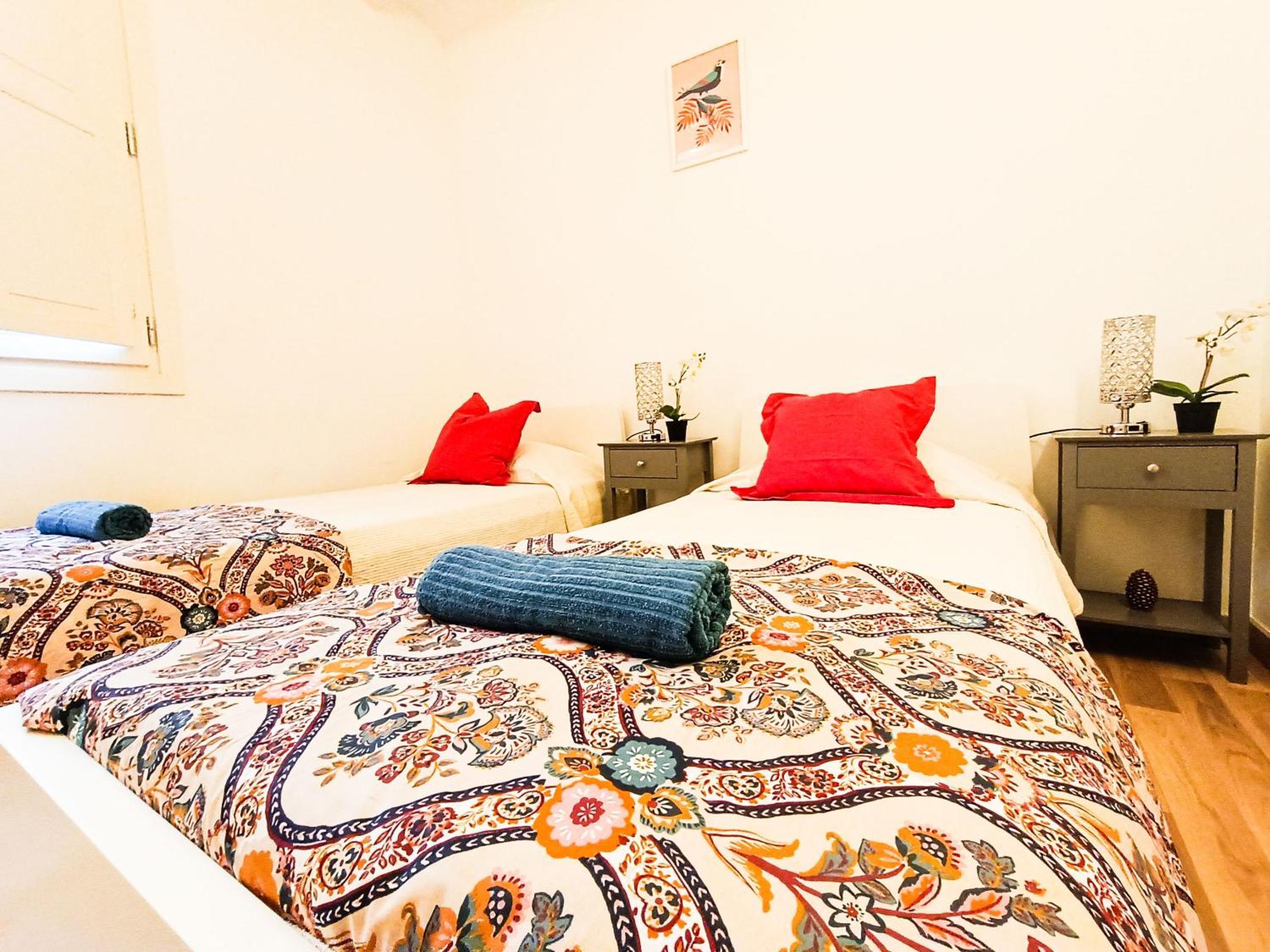 Private Rooms By La Rambla บาร์เซโลนา ภายนอก รูปภาพ